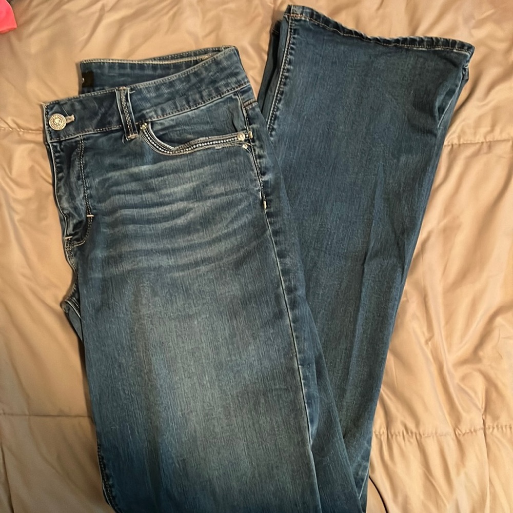 WHBM bootcut med wash jeans